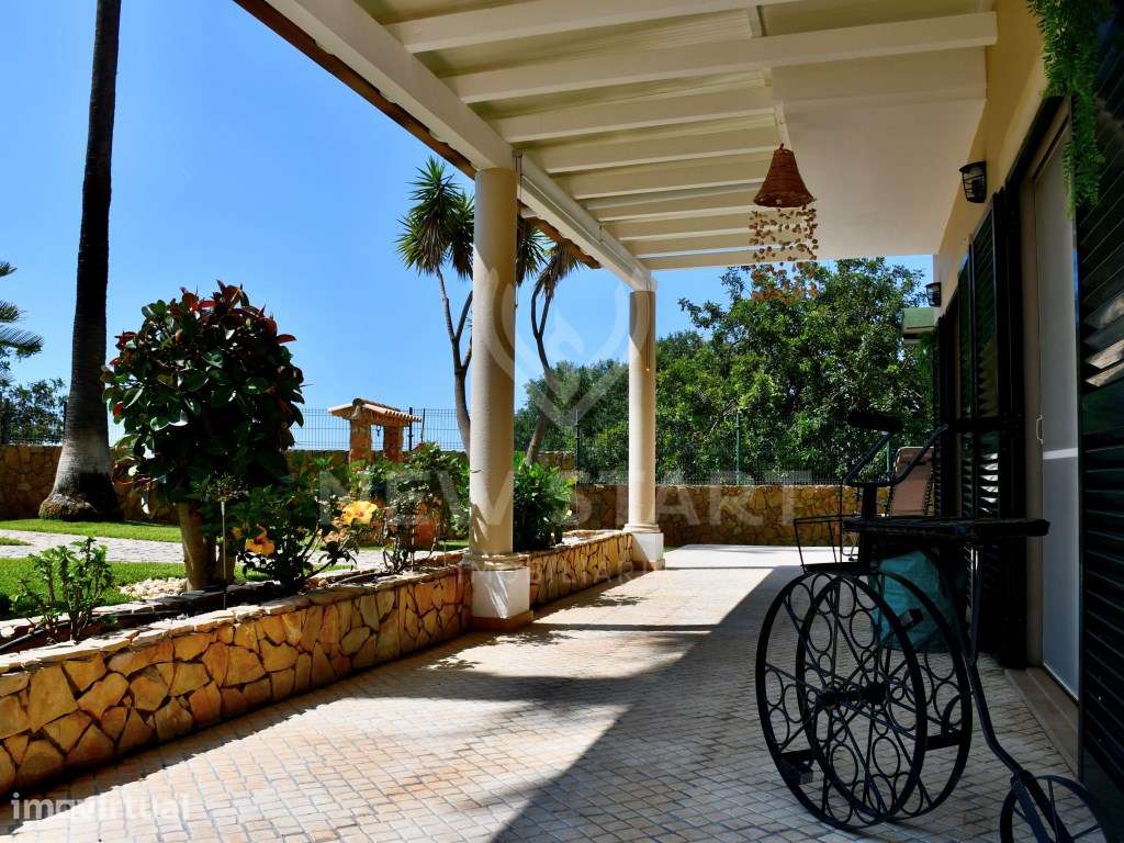 Moradia T5 com piscina, jardim e vista mar em Estoi - Grande imagem: 3/37