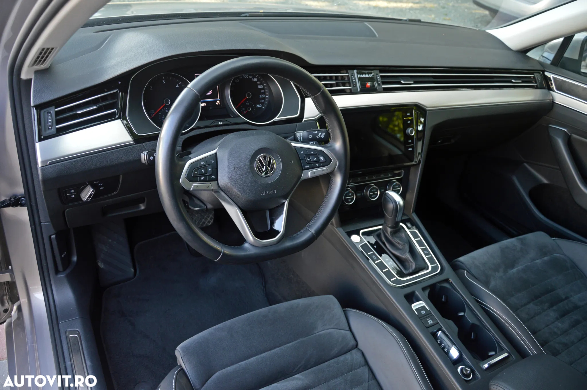 Volkswagen Passat 2.0 TDI DSG Highline - 23