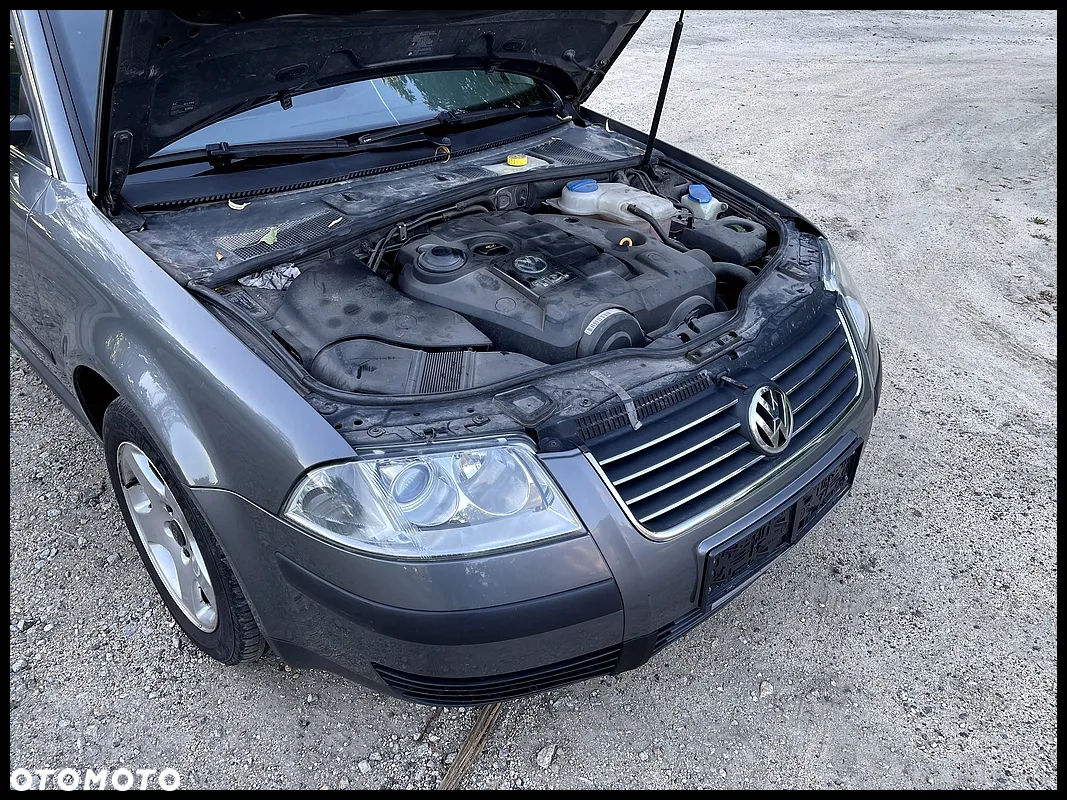 Volkswagen Passat 1.9 TDI Highline - 22