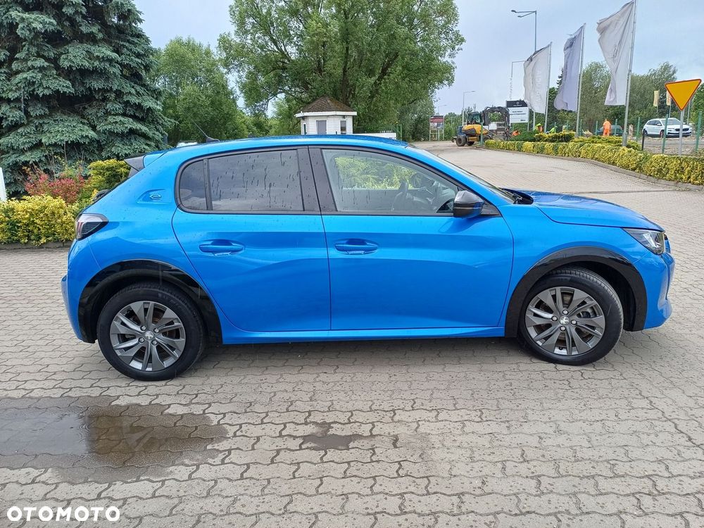 Peugeot 208 - 8