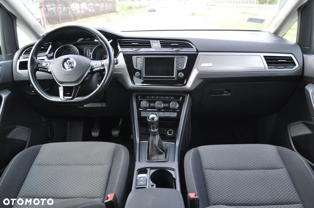 Volkswagen Touran 2.0 TDI SCR Comfortline - 4