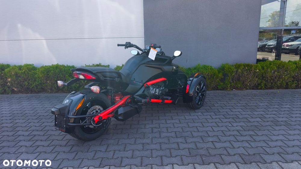 Can-Am Spyder - 11