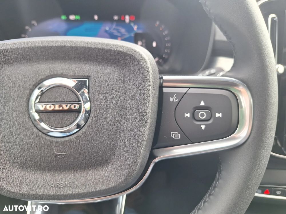 Volvo XC 40 B4 AT FWD MHEV Ultimate Dark - 24