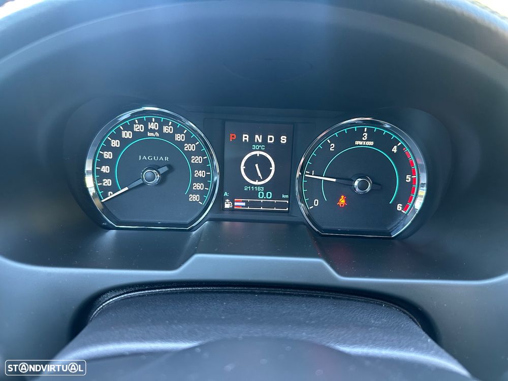 Jaguar XF 2.2 D Premium Luxury - 12