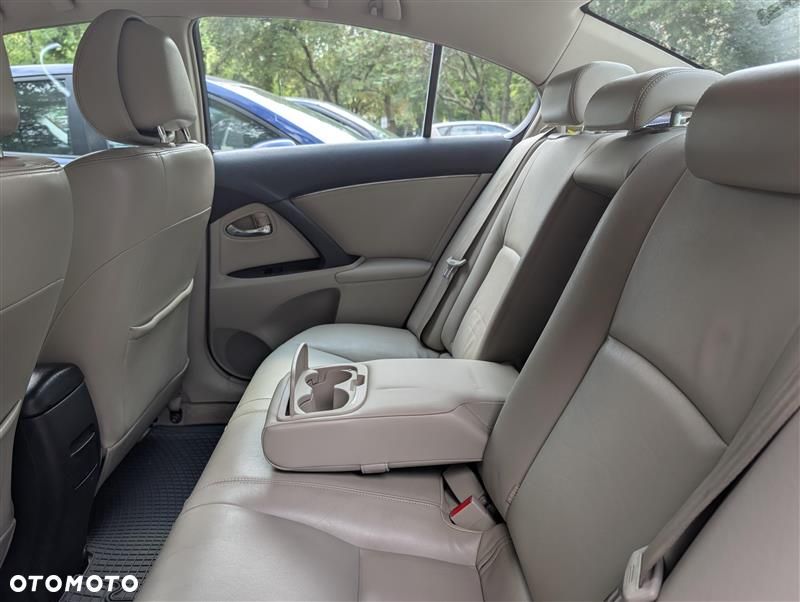 Toyota Avensis - 12
