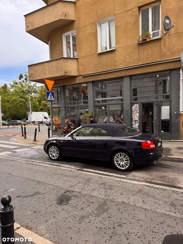Audi A4 Cabrio 2.4 - 25