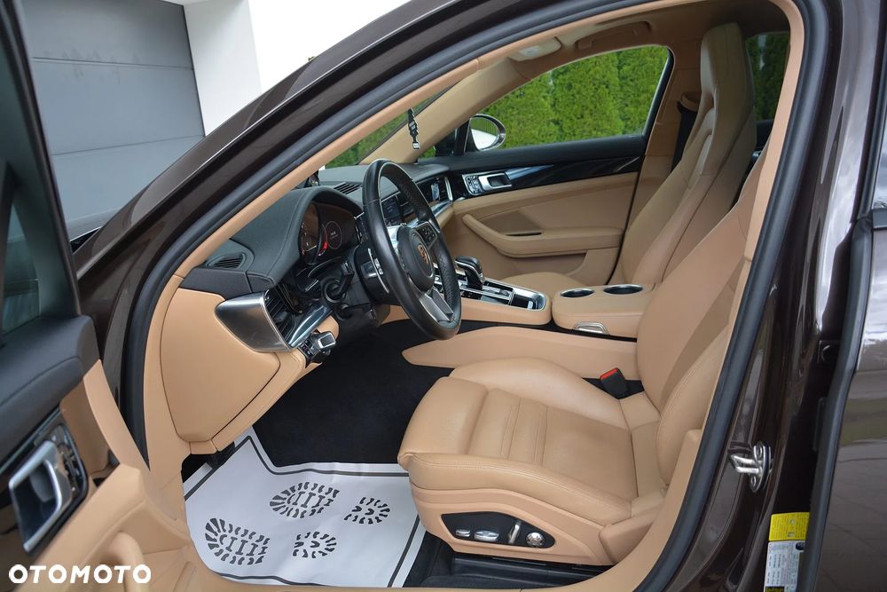 Porsche Panamera 4 - 14