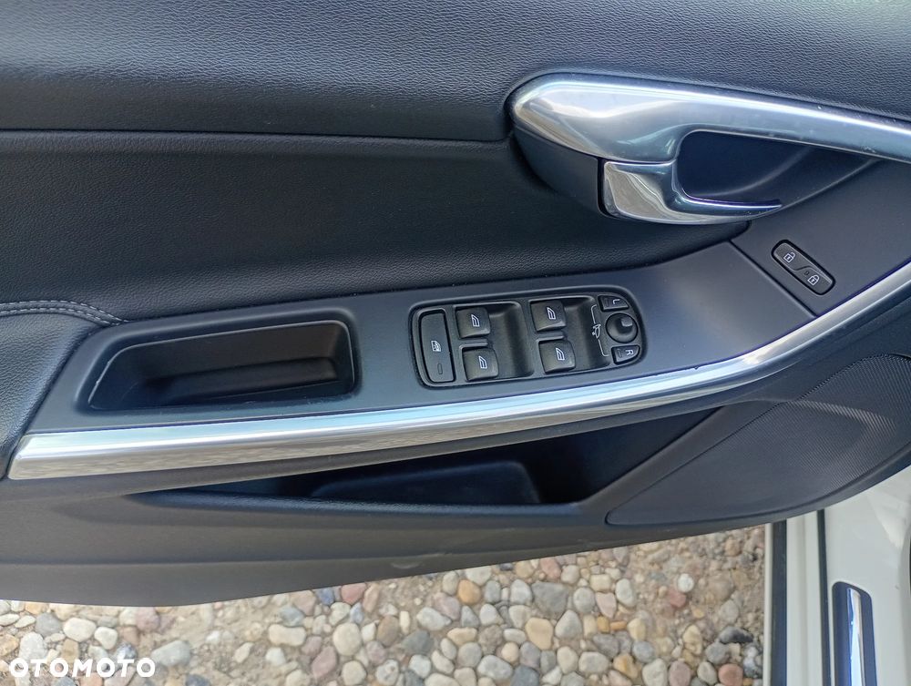 Volvo S60 D3 Geartronic Momentum - 28