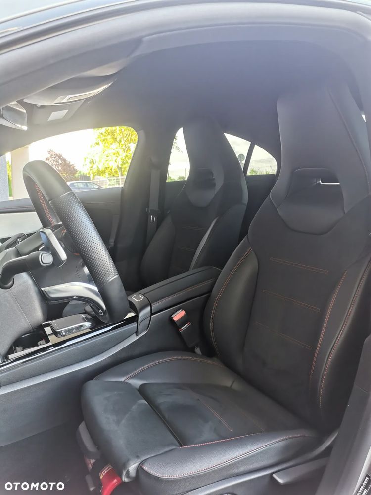 Mercedes-Benz CLA 200 AMG Line 7G-DCT - 7