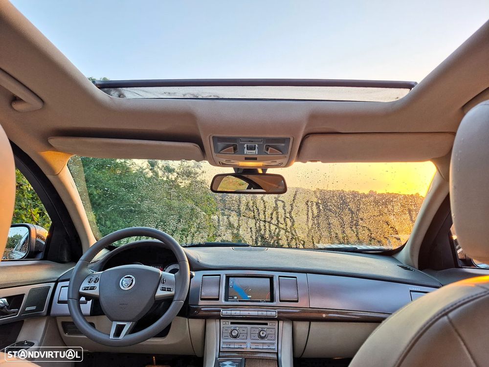 Jaguar XF 2.7 D V6 Premium Luxury - 12