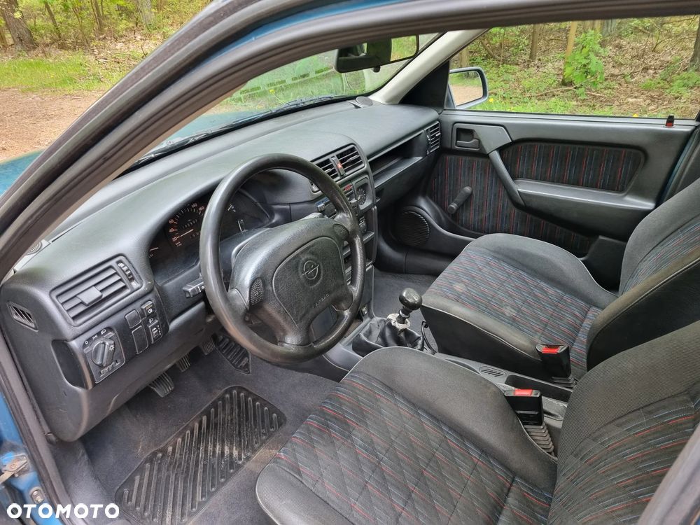 Opel Vectra 1.6 GL - 6
