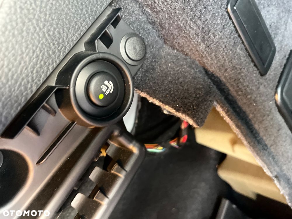 BMW Seria 3 318d DPF Edition Sport - 33
