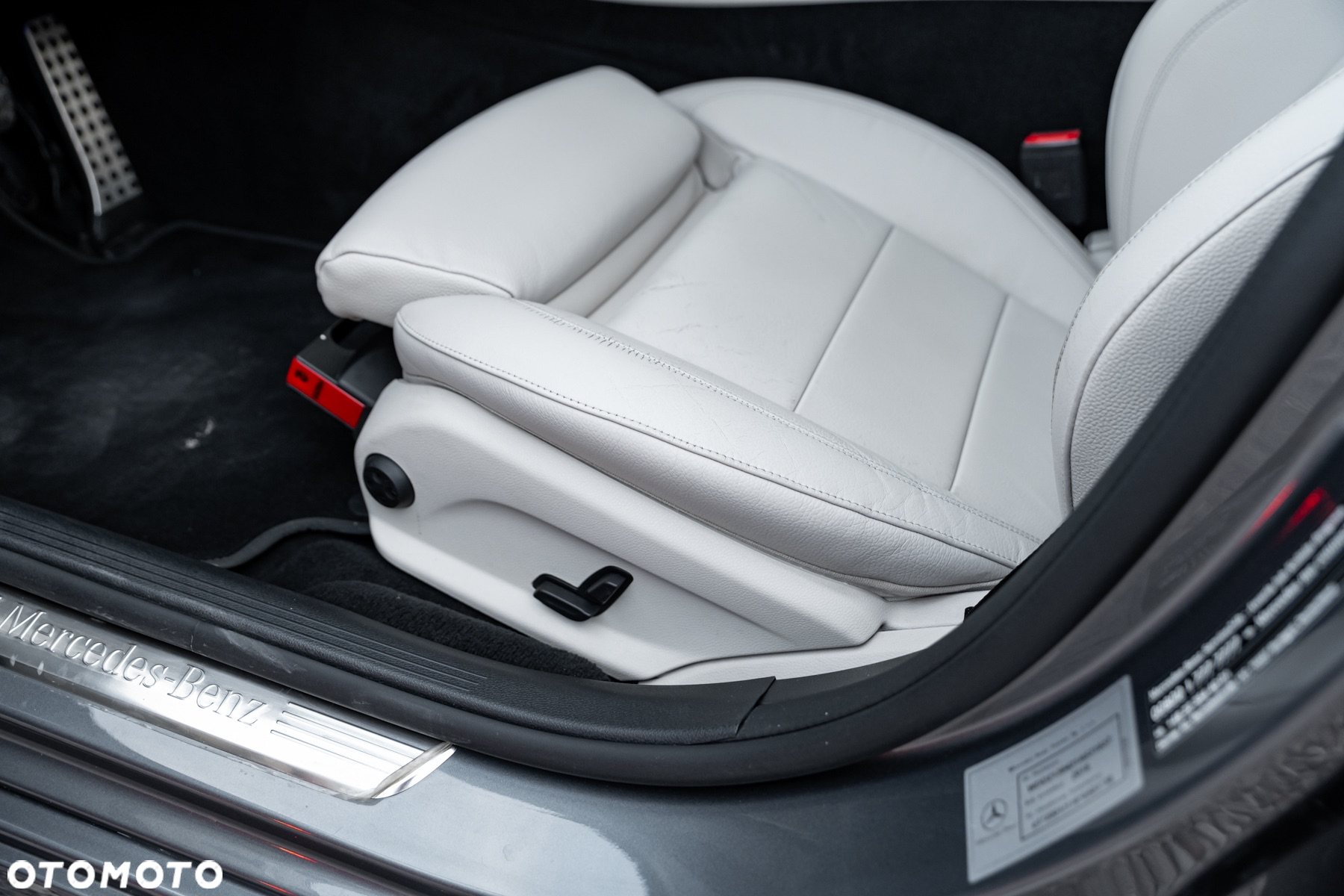 Mercedes-Benz Klasa E 200 4Matic 9G-TRONIC - 21