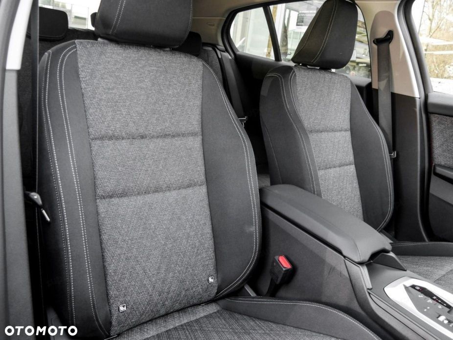 BMW Seria 1 120 mHEV - 6