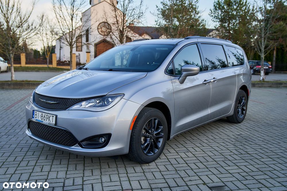 Chrysler Pacifica - 3