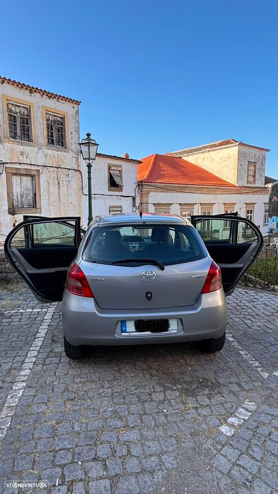 Toyota Yaris 1.0 VVT-i AC Manual - 3