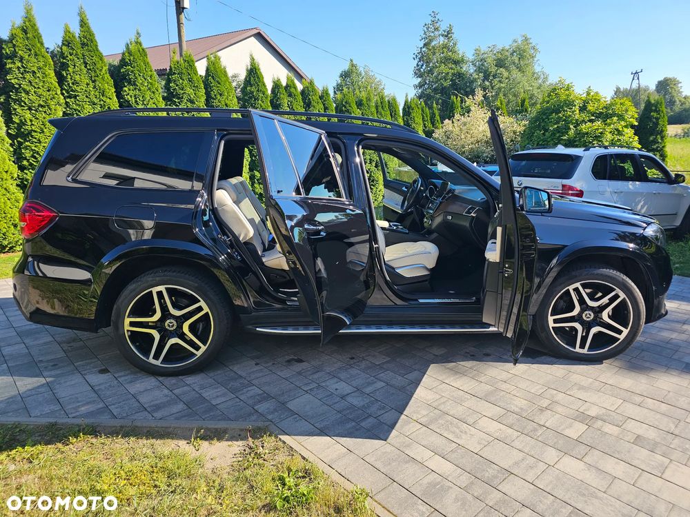 Mercedes-Benz GLS - 32