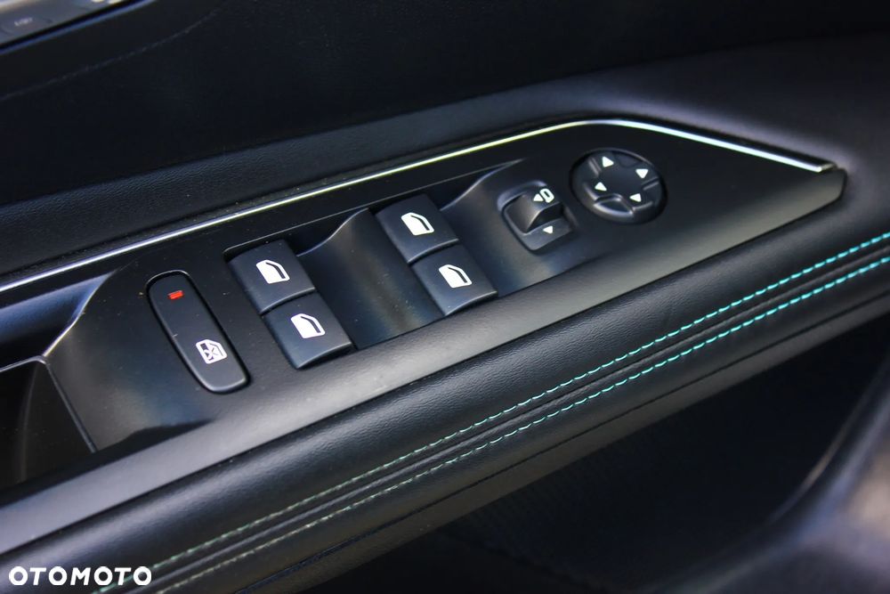 Peugeot 3008 225 e-EAT8 Allure - 24
