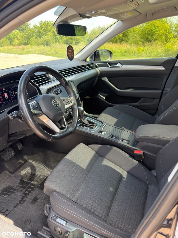 Volkswagen Passat 2.0 TDI SCR DSG - 13