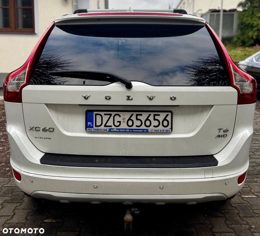 Volvo XC 60 T6 AWD Geartronic Momentum - 25