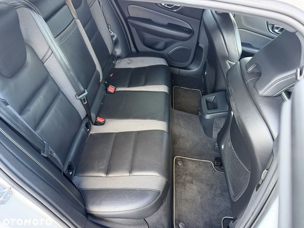 Volvo S60 B4 B R-Design - 18
