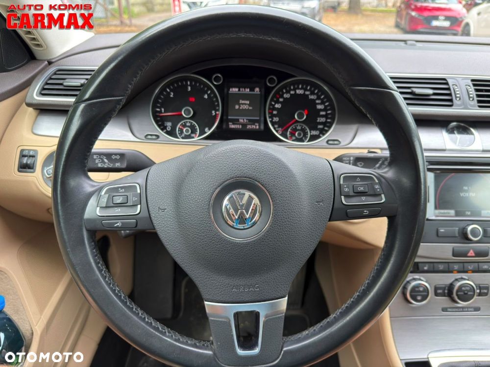 Volkswagen Passat - 25