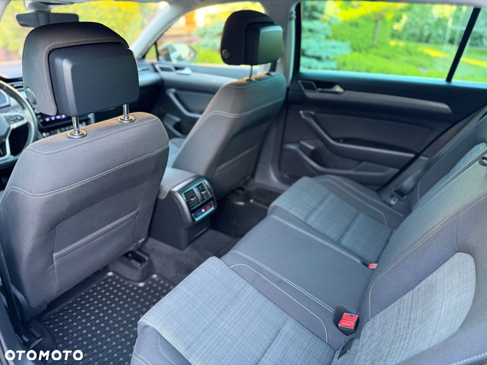 Volkswagen Passat 2.0 TDI SCR DSG Business - 14