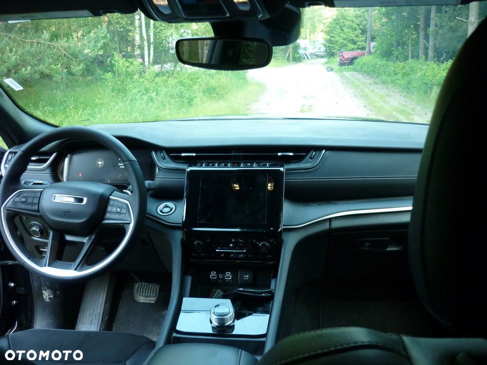 Jeep Grand Cherokee - 16