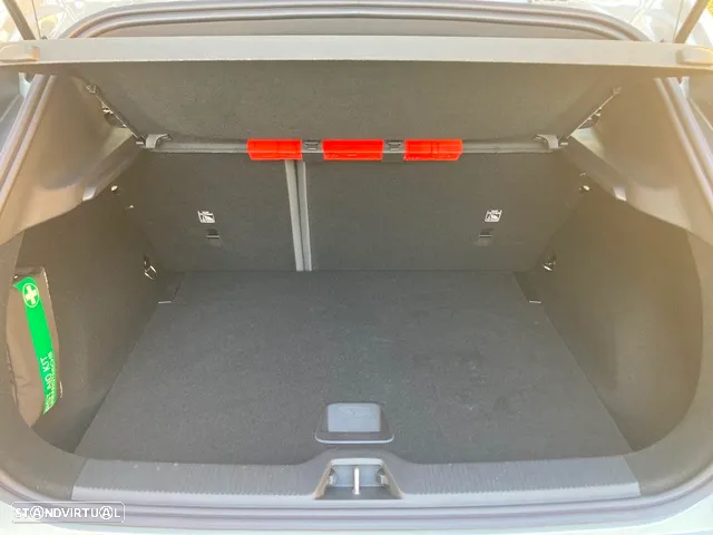 Volvo EX30 69 kWh Single Motor Extended Range Core - 32