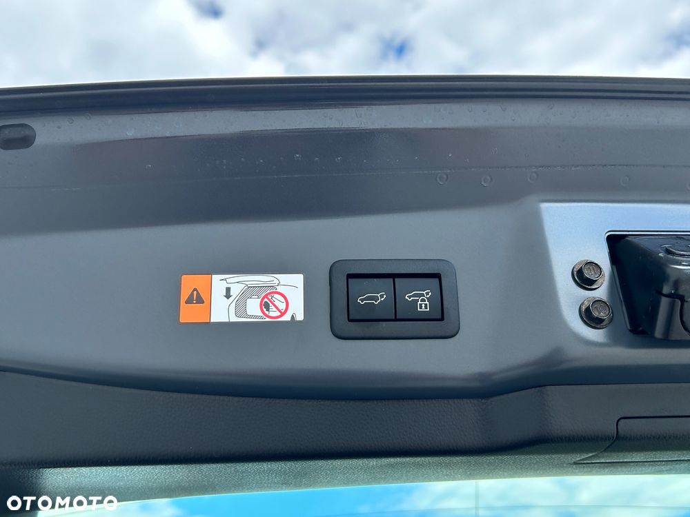 Toyota Prius 2.0 Hybrid Executive - 25