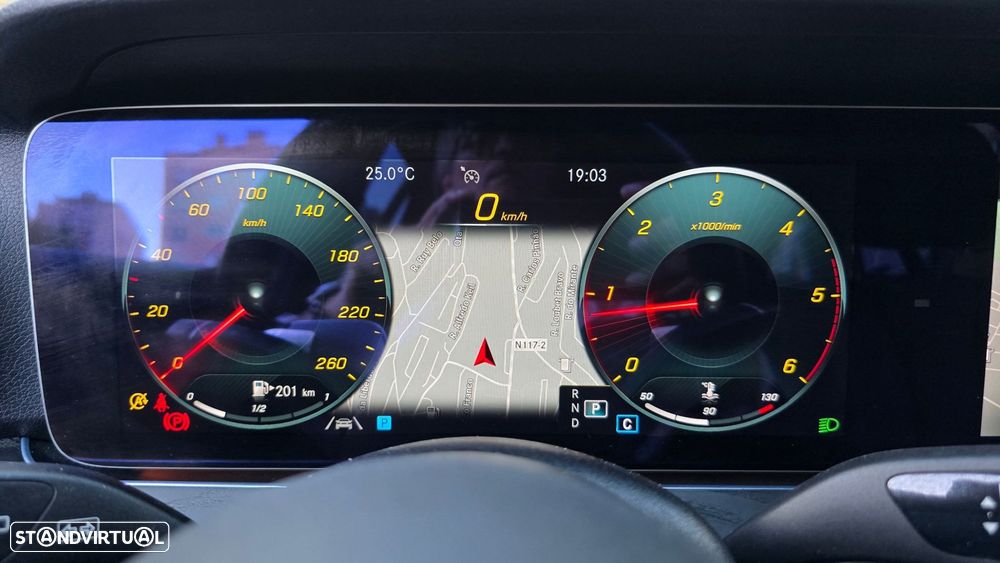 Mercedes-Benz E 220 d Exclusive Line - 19