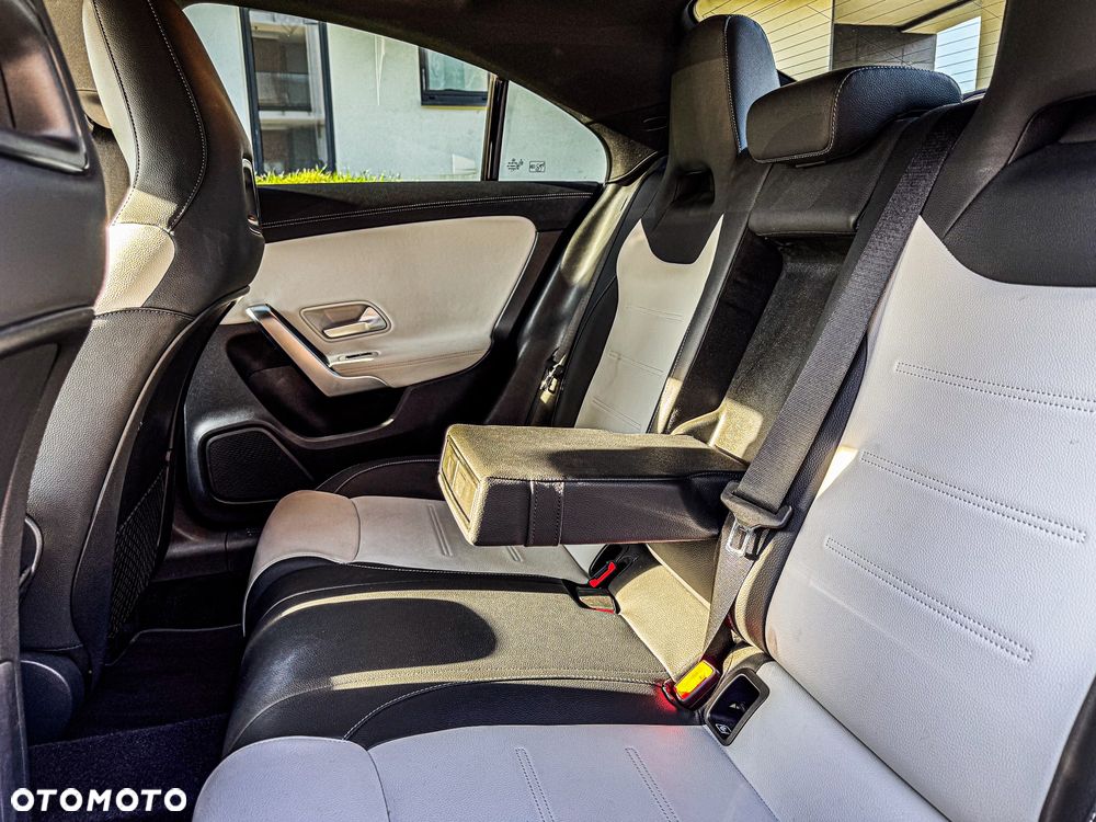 Mercedes-Benz CLA 200 AMG Line 7G-DCT - 23