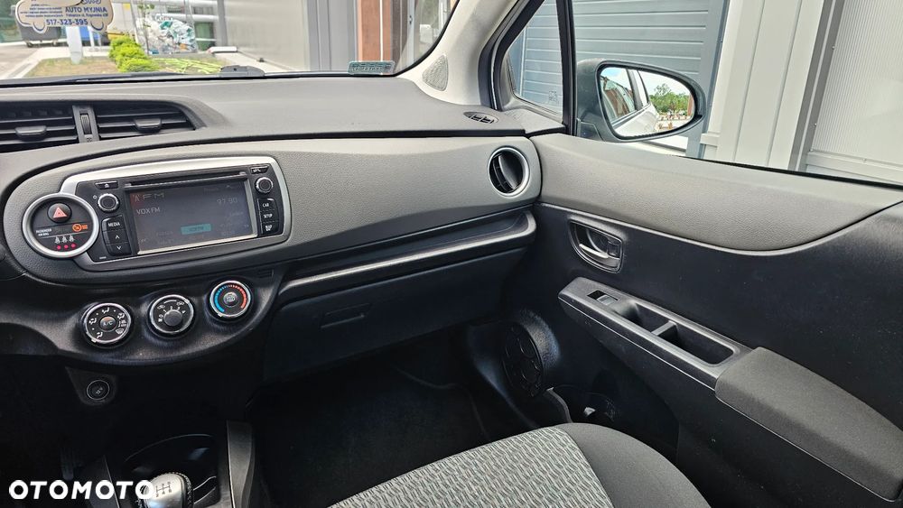 Toyota Yaris 1.0 Premium EU6 - 12