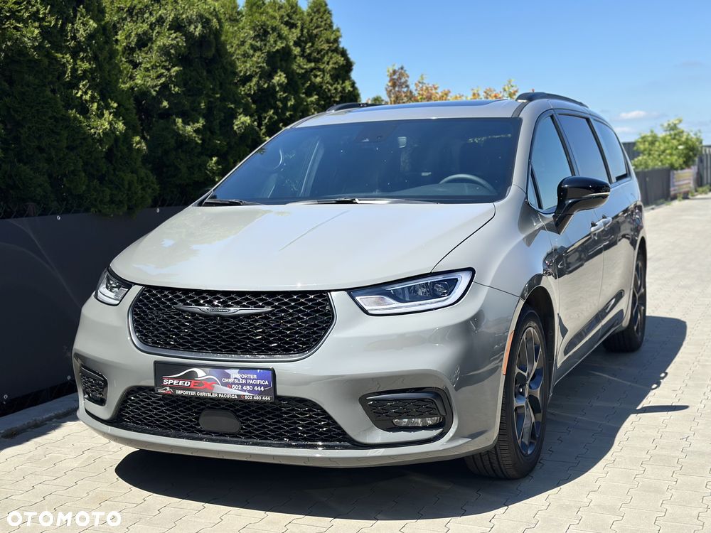 Chrysler Pacifica - 1