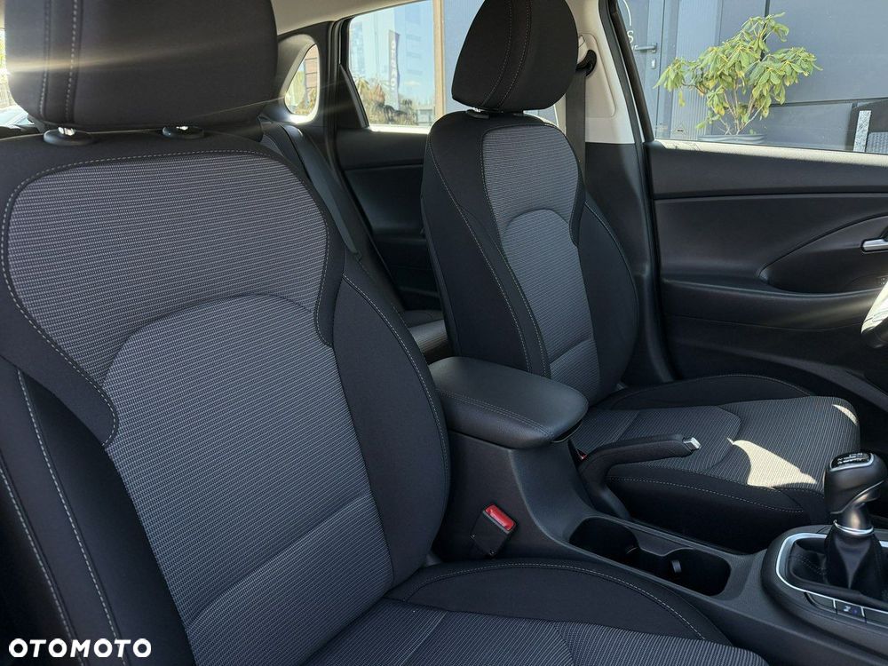 Hyundai i30 1.5 DPI Classic + - 12