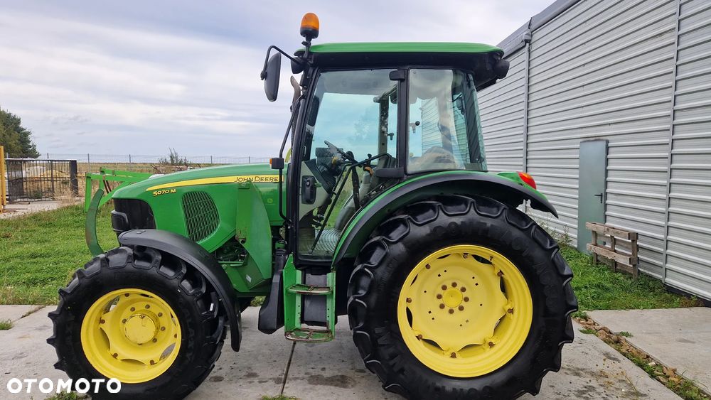 John Deere 5070M - 2