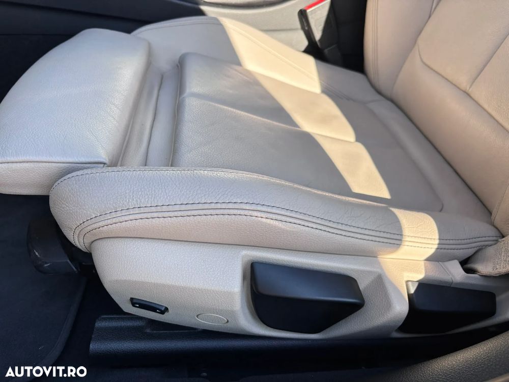 BMW Seria 3 320i Aut. Luxury Line - 22