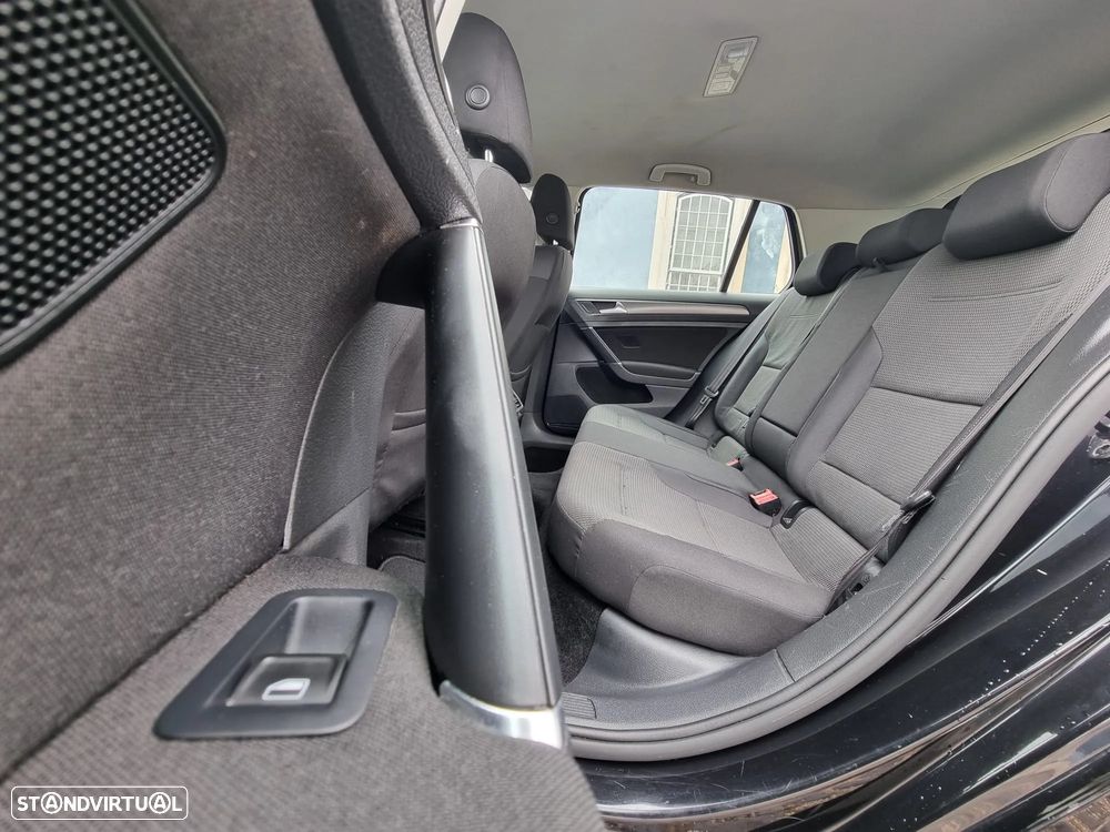 VW Golf 1.6 TDi Highline DSG - 10