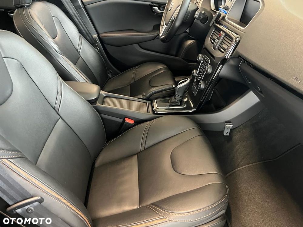 Volvo V40 Cross Country - 5