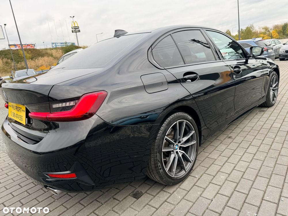BMW Seria 3 318d M Sport - 9