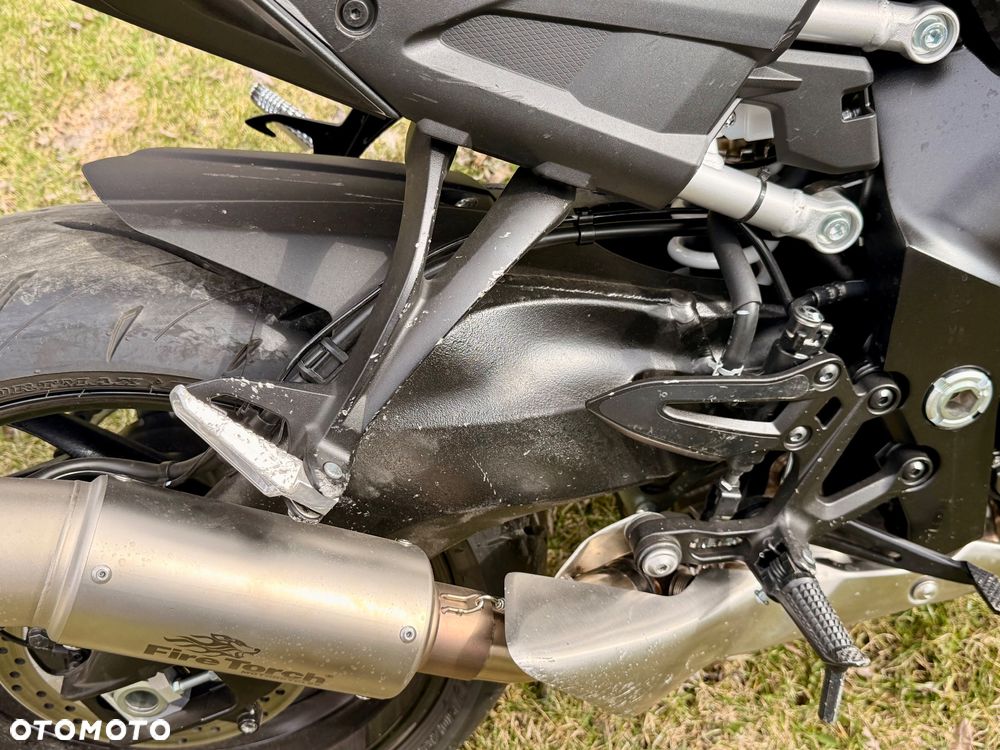 Suzuki GSX 1000 - 4