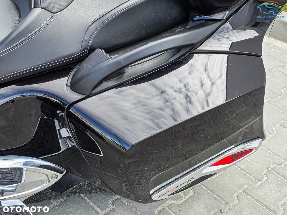 Can-Am Spyder - 10
