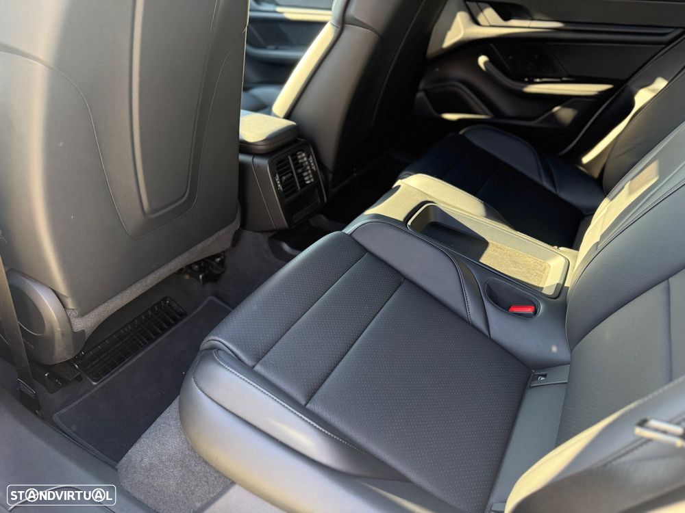 Porsche Taycan Cross Turismo 4 - 11