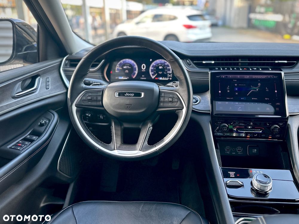 Jeep Grand Cherokee - 26