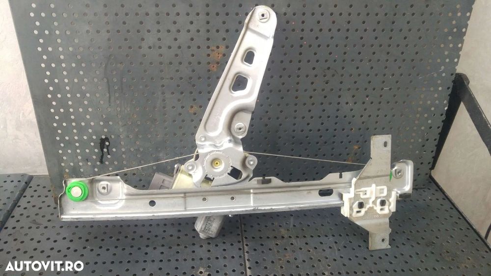 Macara cu motoras dreapta fata peugeot 3008 0u 9682808880 912026104 - 2