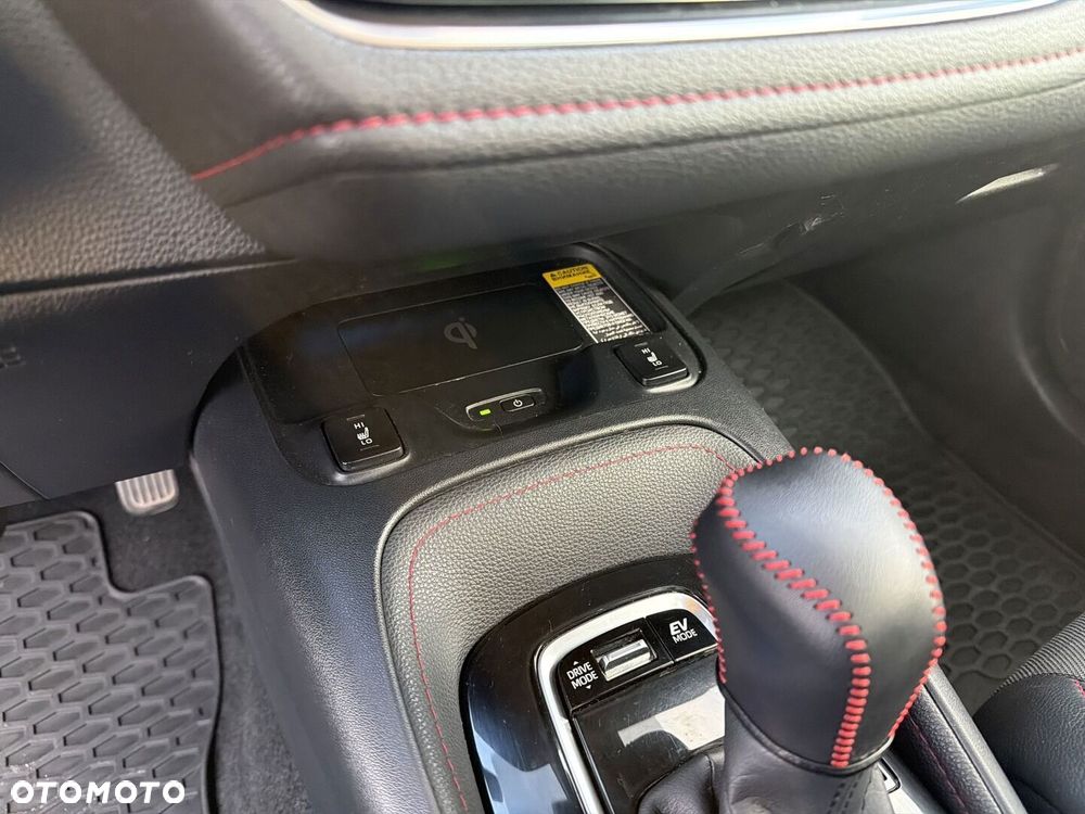 Toyota Corolla 2.0 Hybrid Executive - 23
