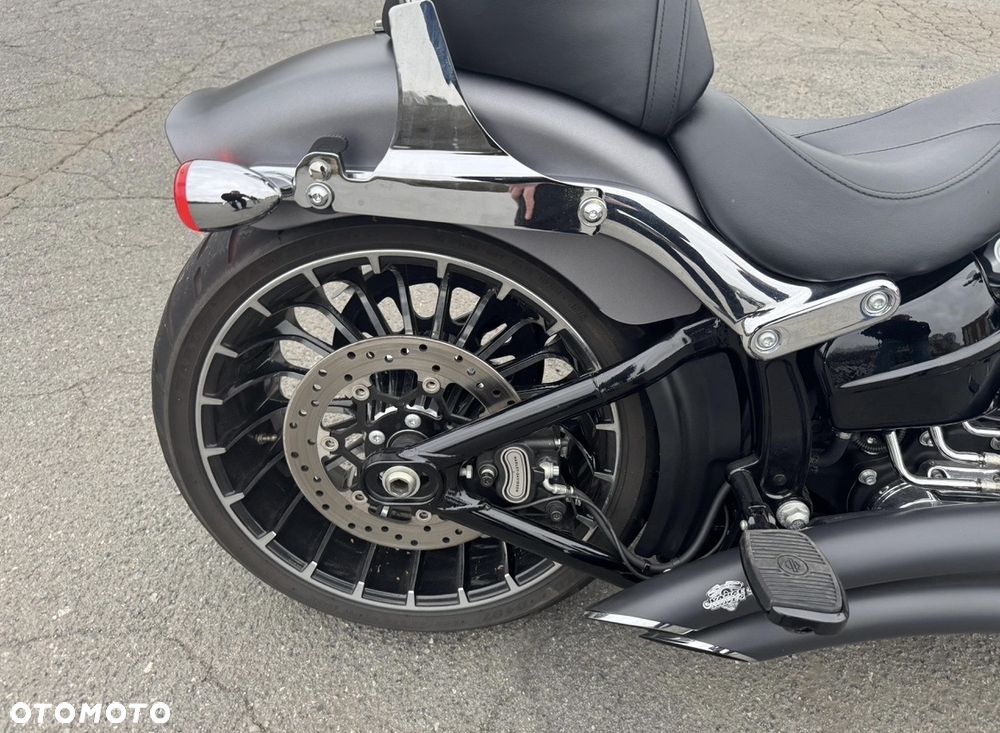 Harley-Davidson FXSB Breakout - 10