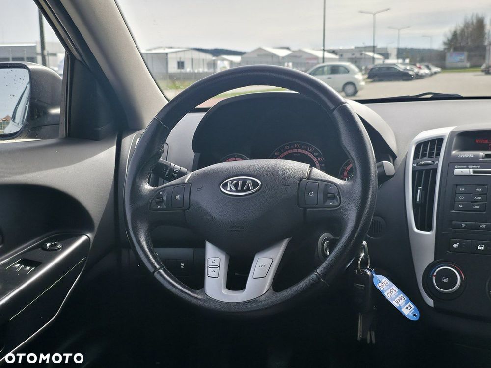 Kia Ceed - 10