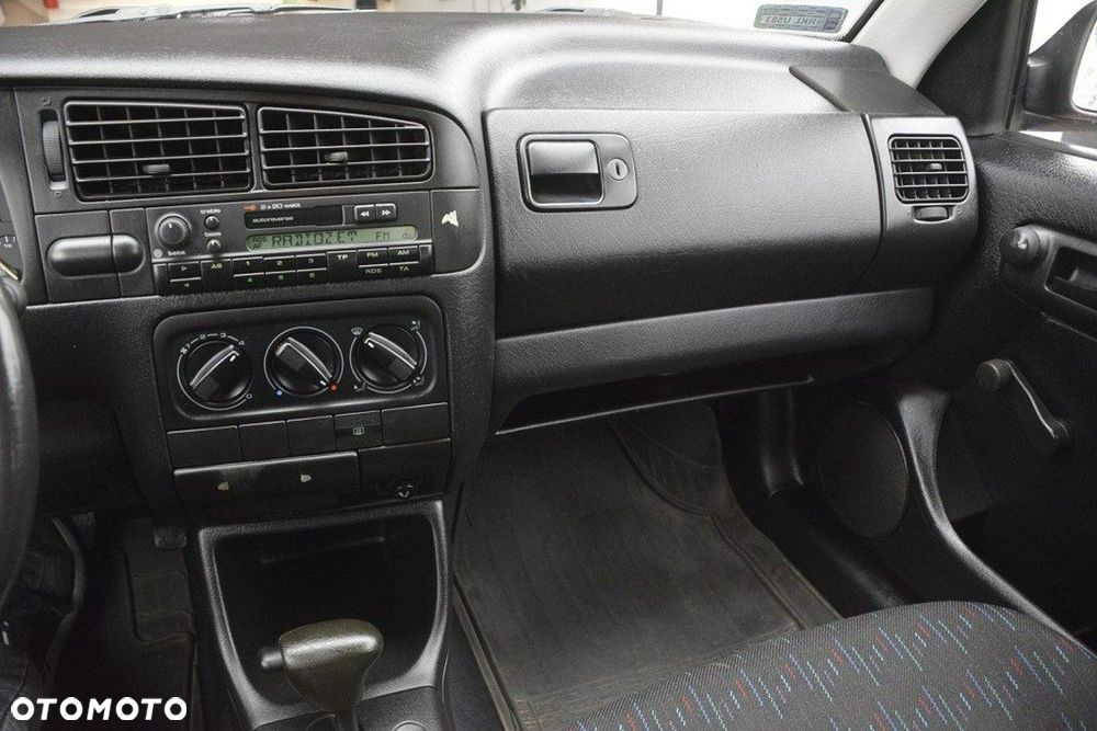 Volkswagen Golf 1.8 CL - 22