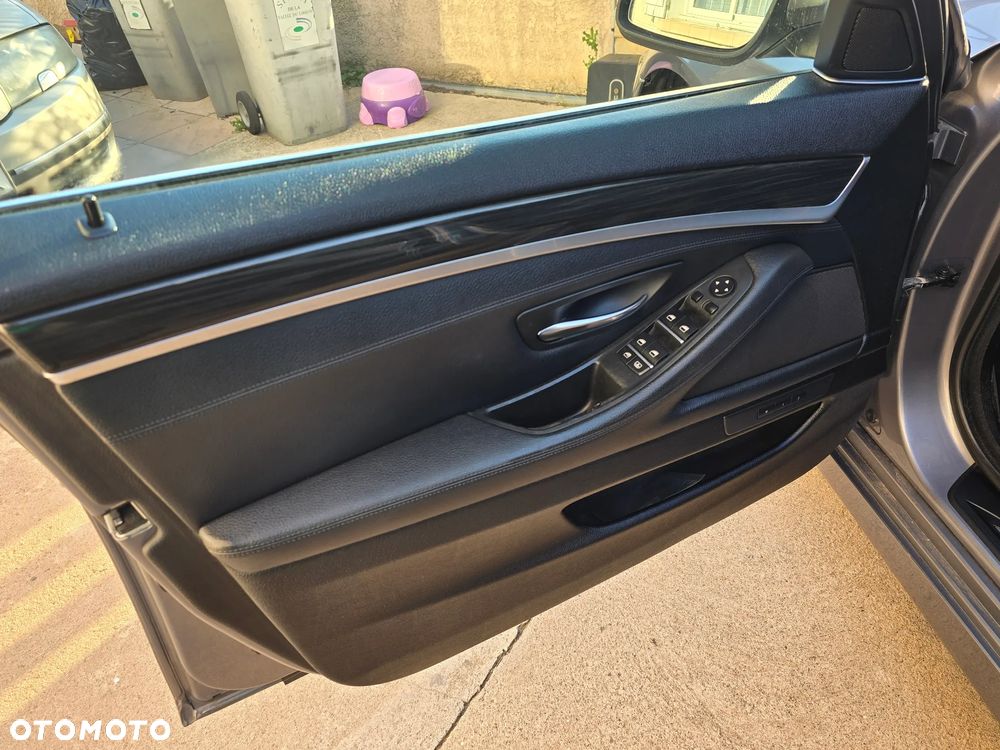 BMW Seria 5 530d xDrive - 9